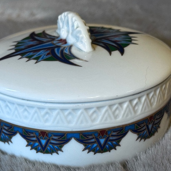 Treasures Of The Pharaohs Elizabeth Arden Trinket Dish Porcelain 4.5" w/ Lid - Picture 3 of 11
